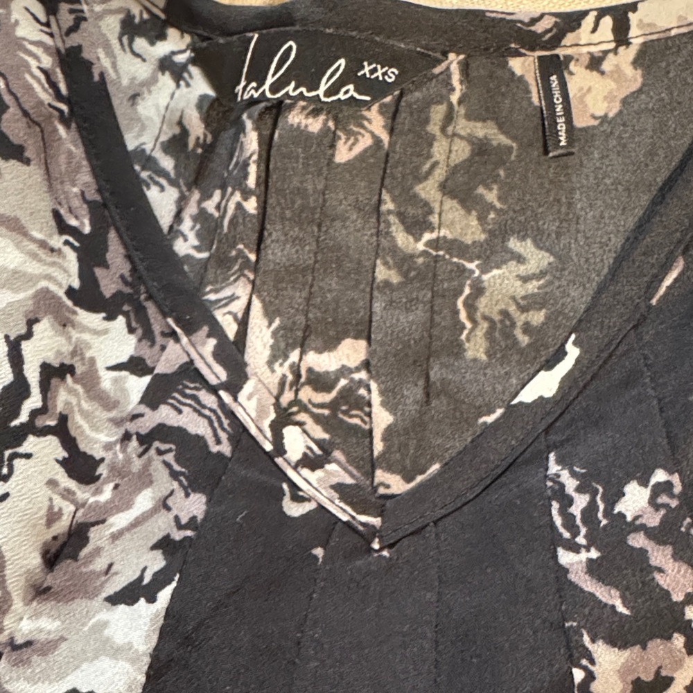 Aritzia Talula Black and Gray Tank Top - Picture 5 of 5